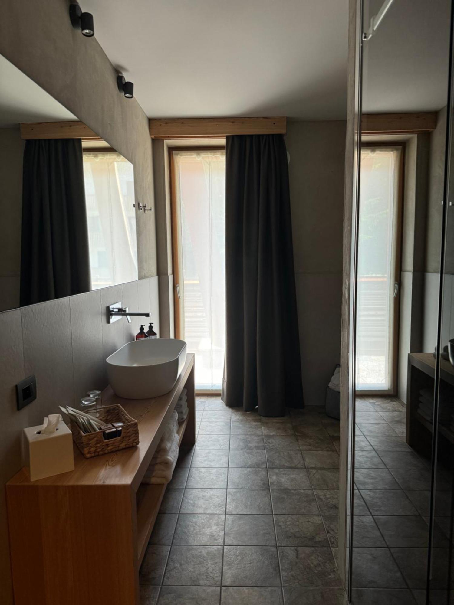 Au Charmant Petit Lac - Ecohotel Parc & Spa Champoluc Exterior foto
